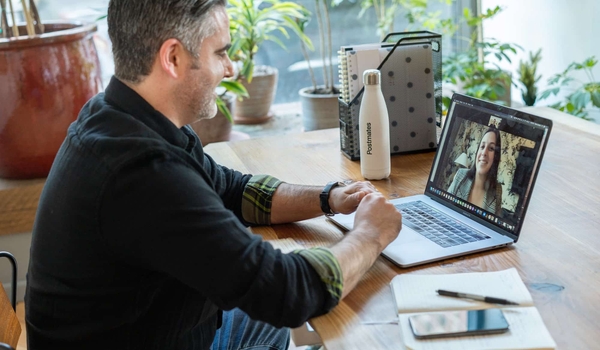 8 Tips On How To Work With A Virtual Assistant cover