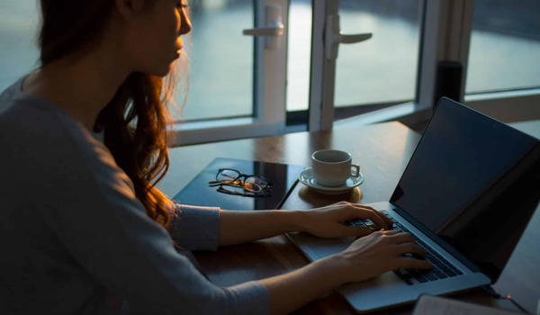 How To Become A Virtual Assistant In The UK cover